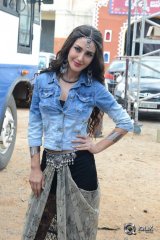  Farah Karimi At Thikka Movie Song Coverage Press Meet